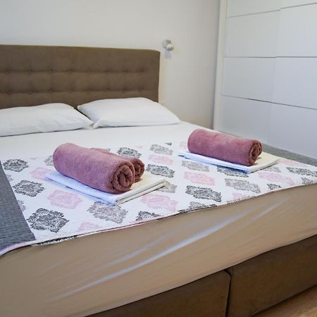 Apartman Lana Appartement Omišalj Buitenkant foto
