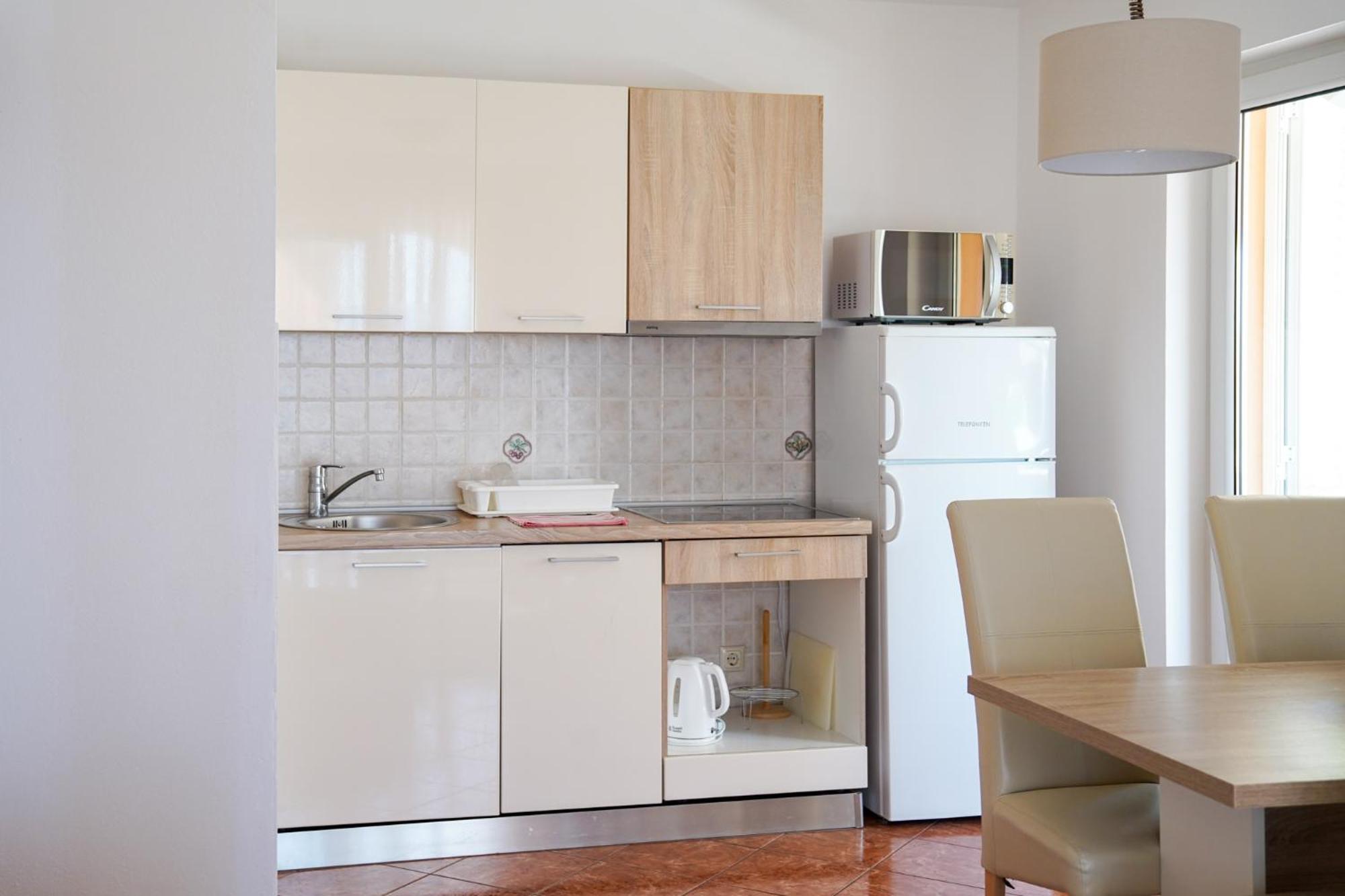 Apartman Lana Appartement Omišalj Buitenkant foto