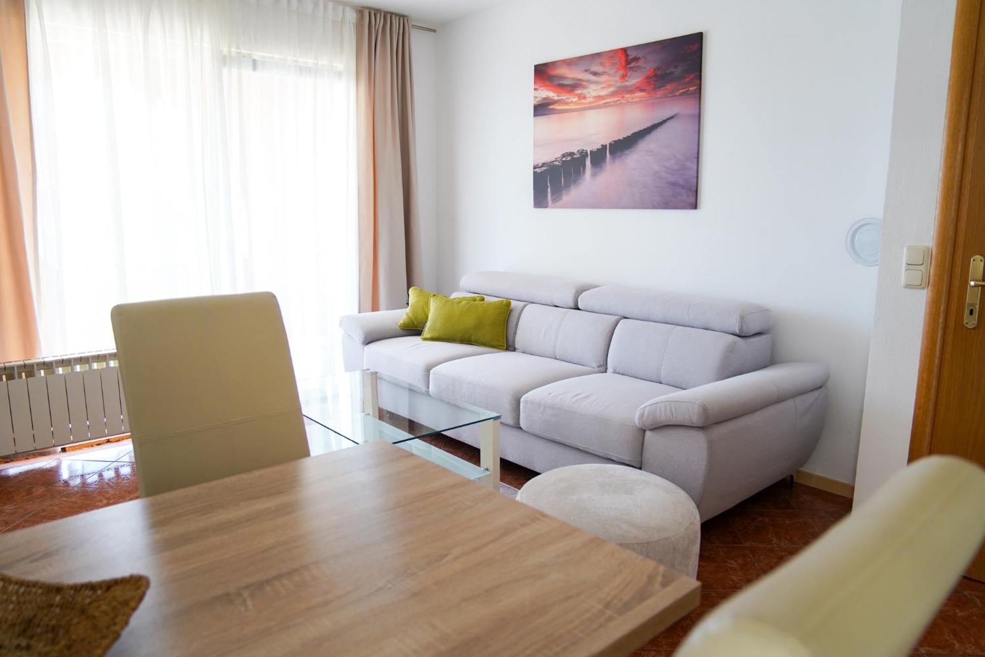 Apartman Lana Appartement Omišalj Buitenkant foto