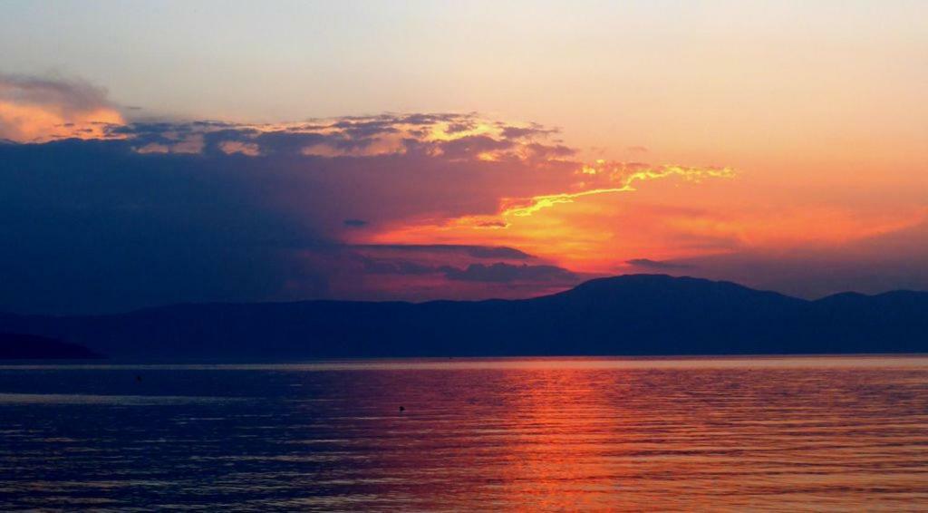 Apartman Lana Appartement Omišalj Buitenkant foto