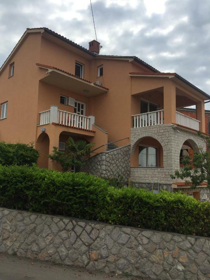 Apartman Lana Appartement Omišalj Buitenkant foto