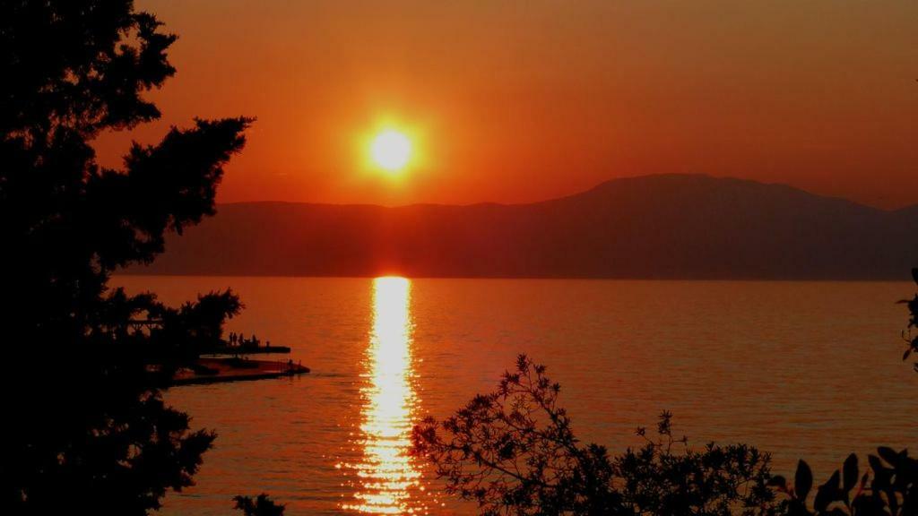 Apartman Lana Appartement Omišalj Buitenkant foto