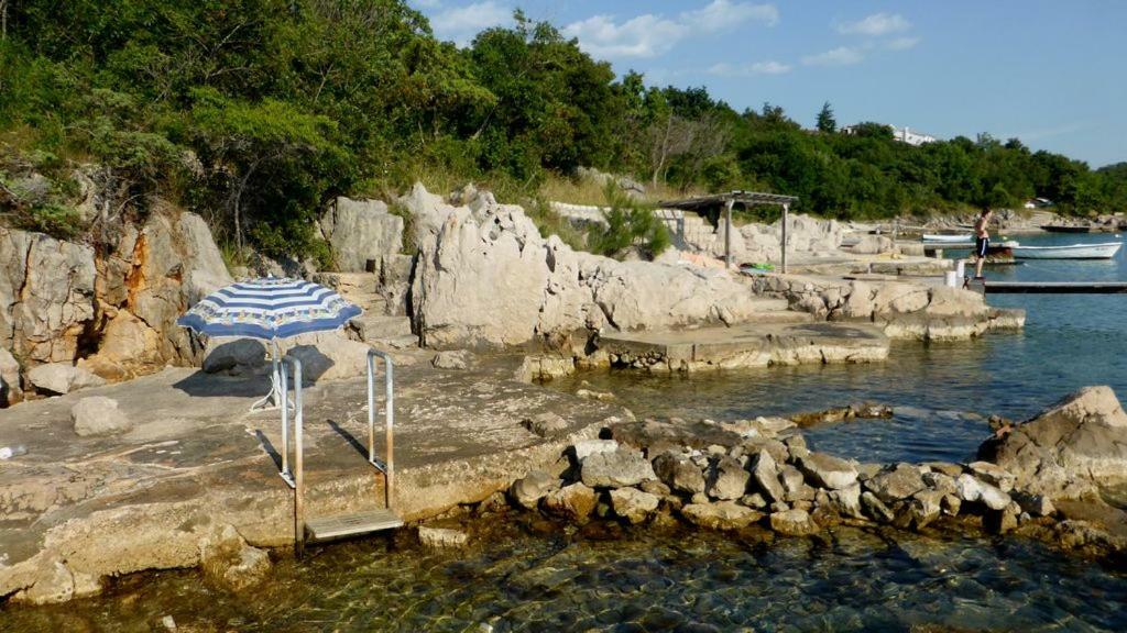 Apartman Lana Appartement Omišalj Buitenkant foto