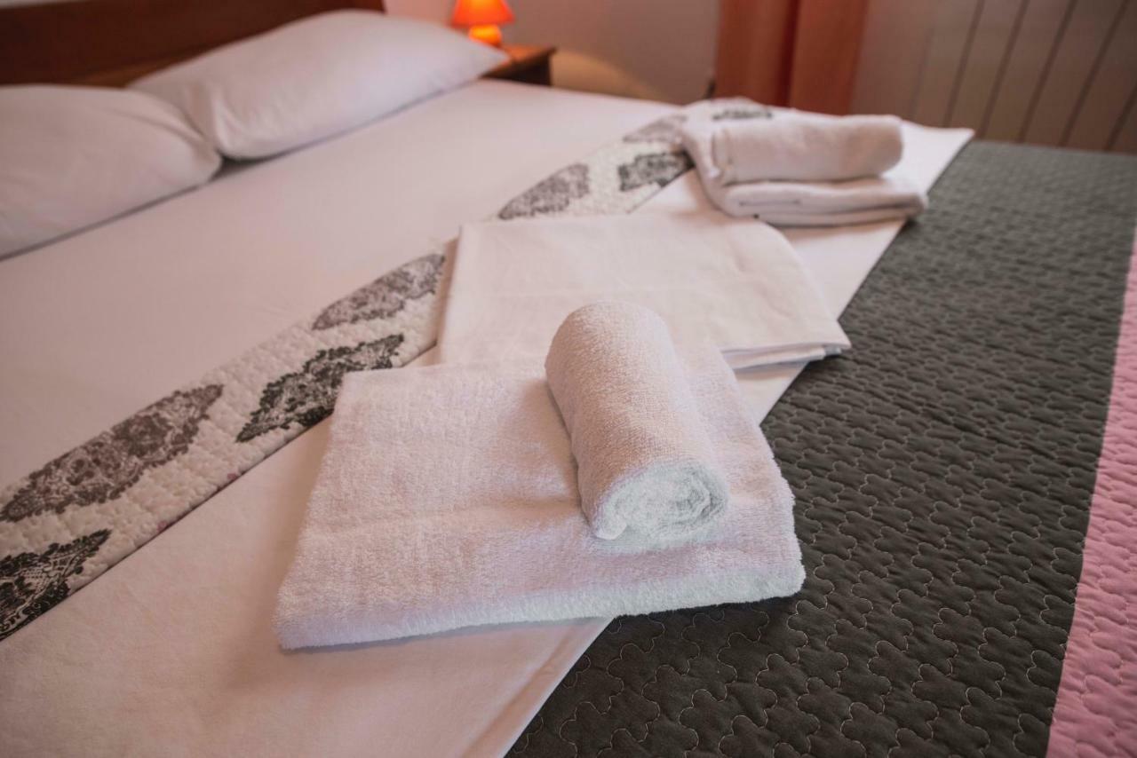 Apartman Lana Appartement Omišalj Buitenkant foto