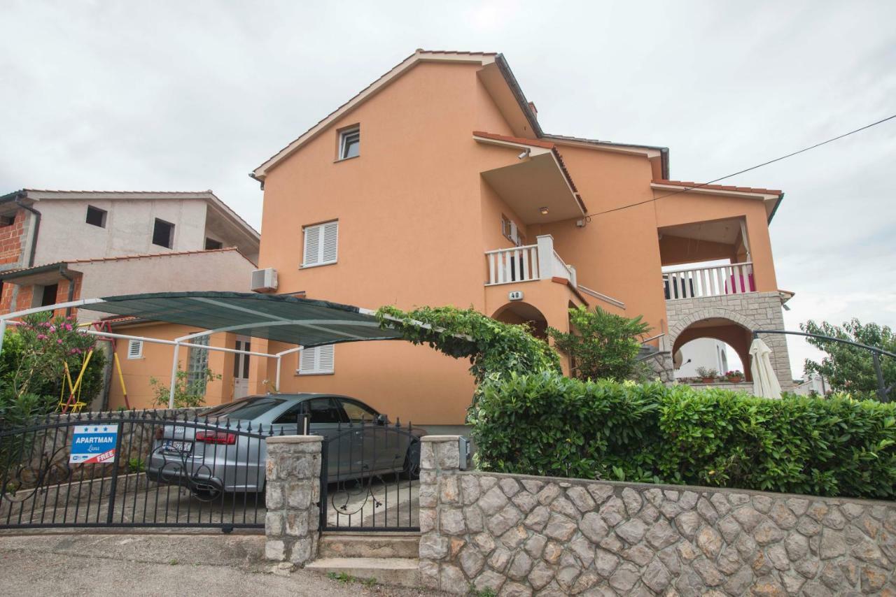Apartman Lana Appartement Omišalj Buitenkant foto