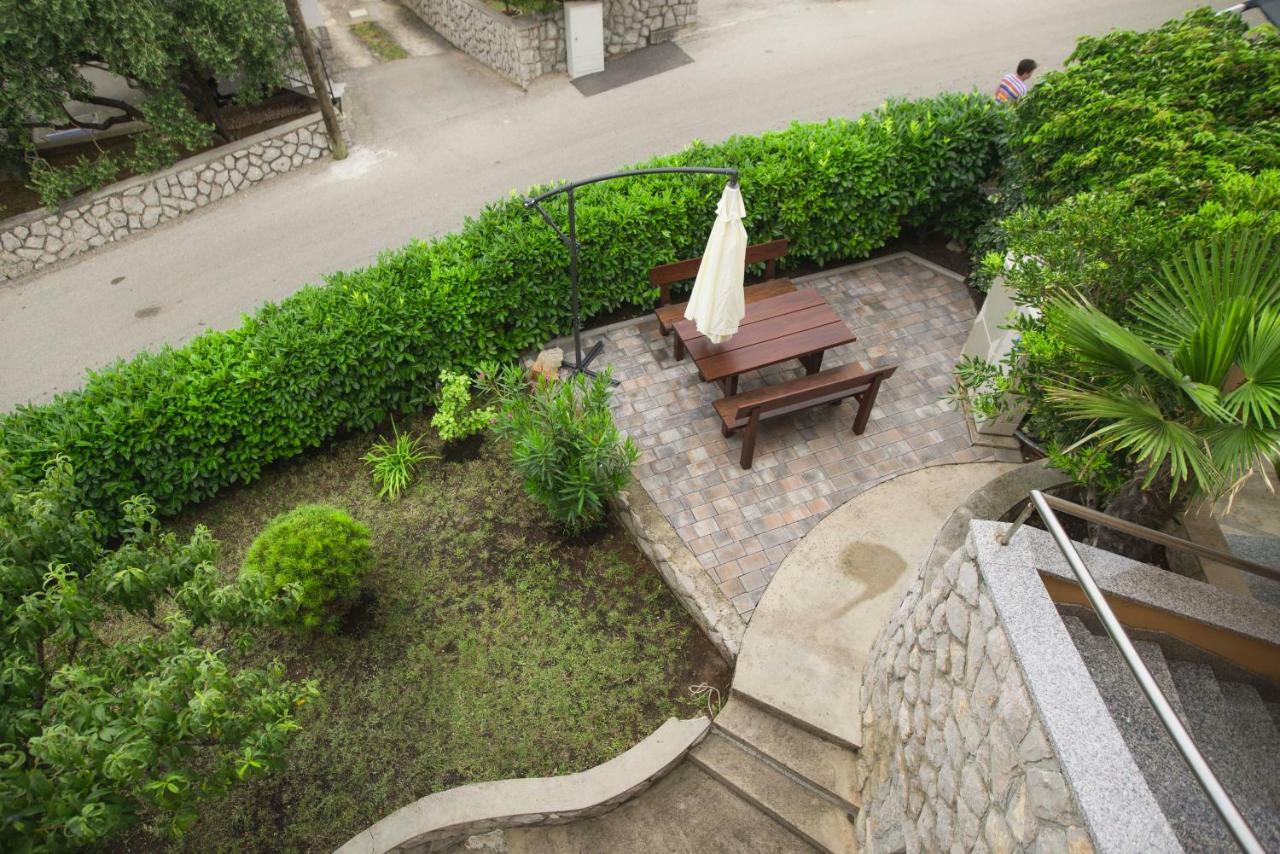 Apartman Lana Appartement Omišalj Buitenkant foto