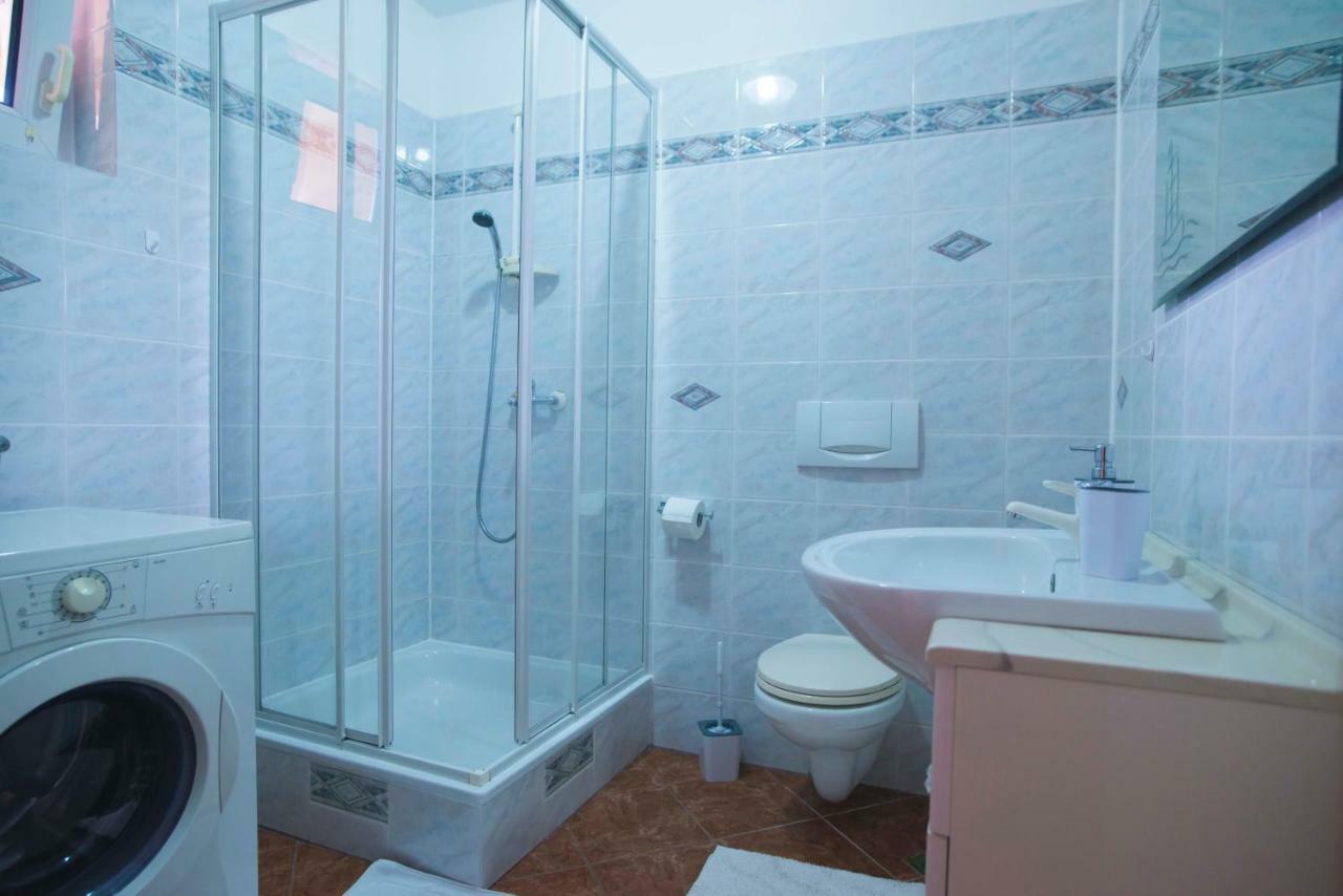 Apartman Lana Appartement Omišalj Buitenkant foto