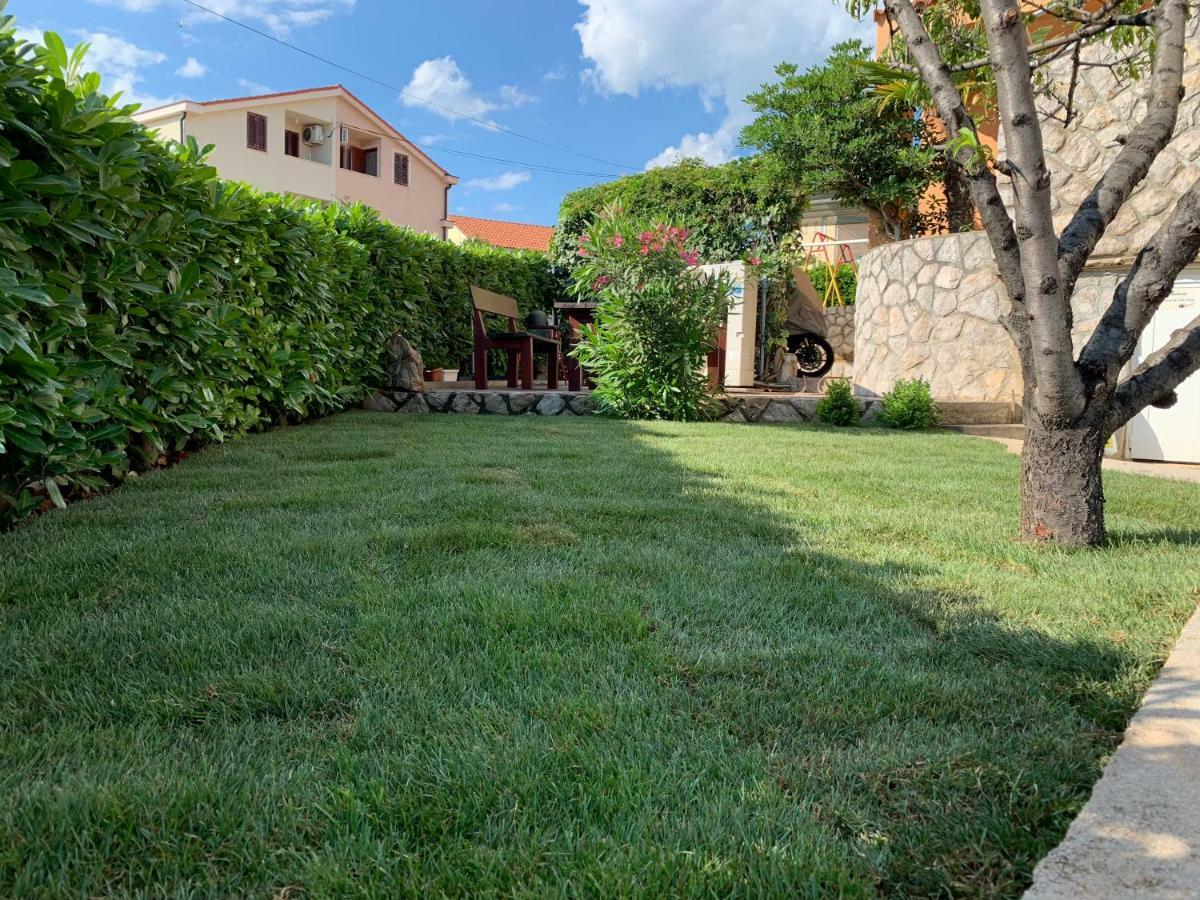 Apartman Lana Appartement Omišalj Buitenkant foto