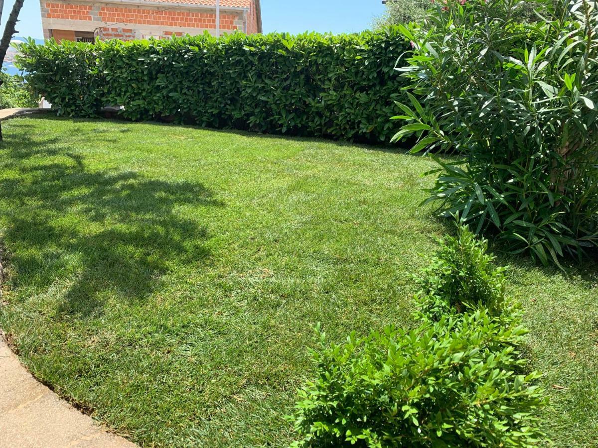 Apartman Lana Appartement Omišalj Buitenkant foto